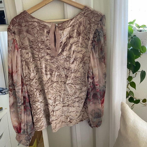 Anthropologie | meadow rue crushed velvet pink floral sleeves blouse 🌸 - Picture 8 of 9